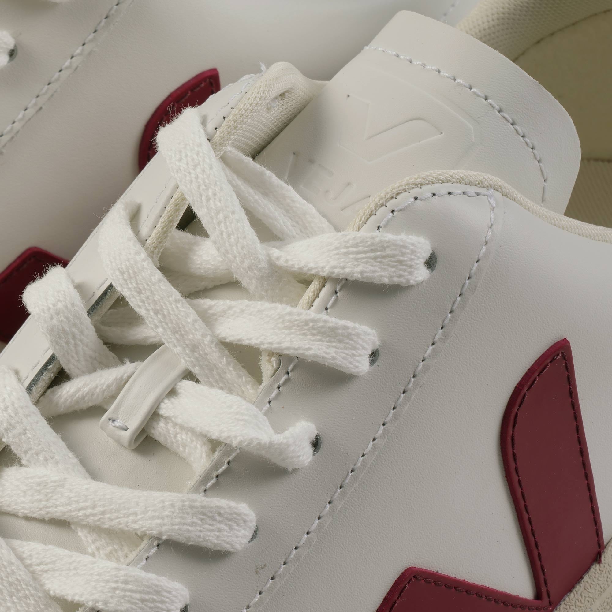 Veja V-12 Leather - Extra White/Marsala/Nautico