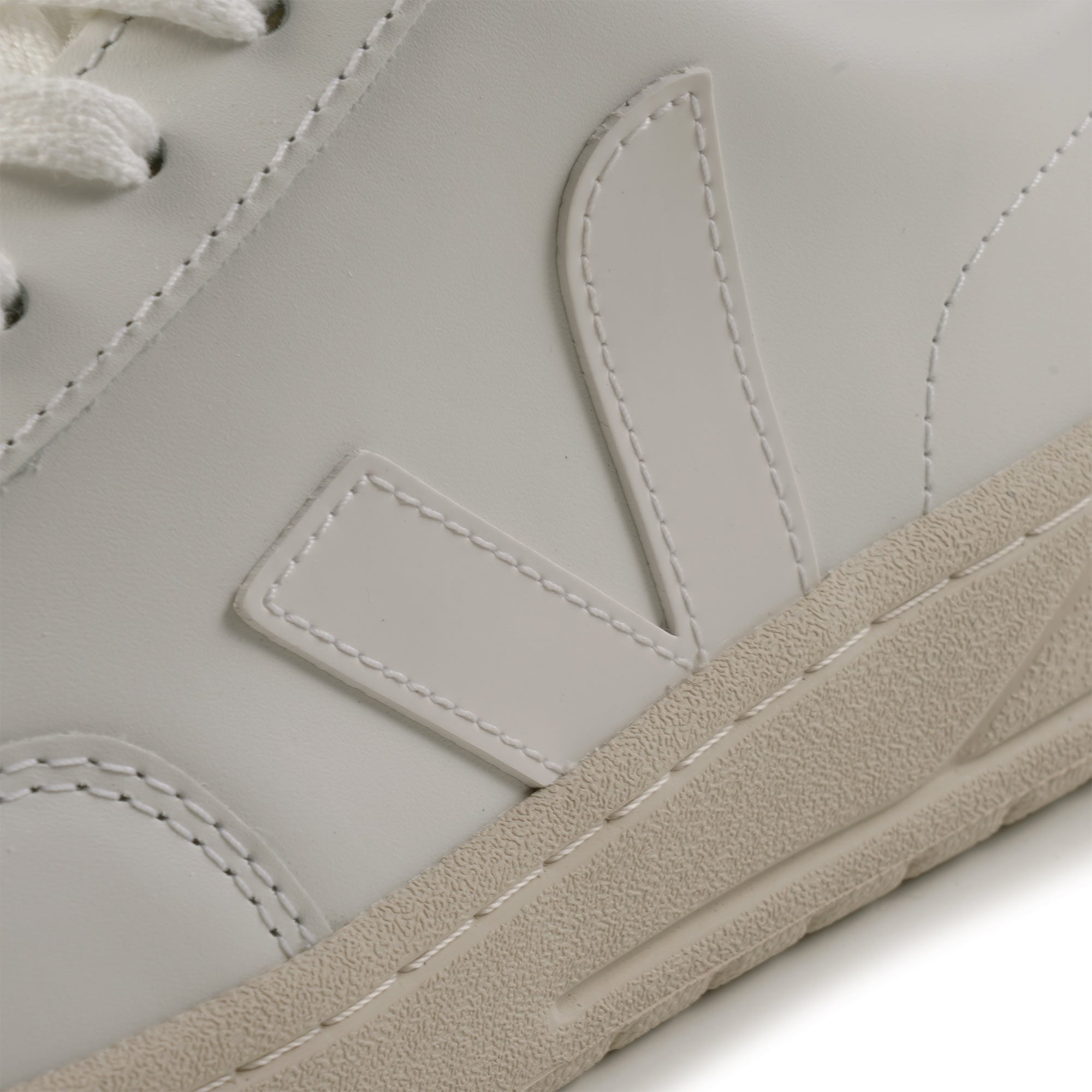 V-12 Leather - Extra White