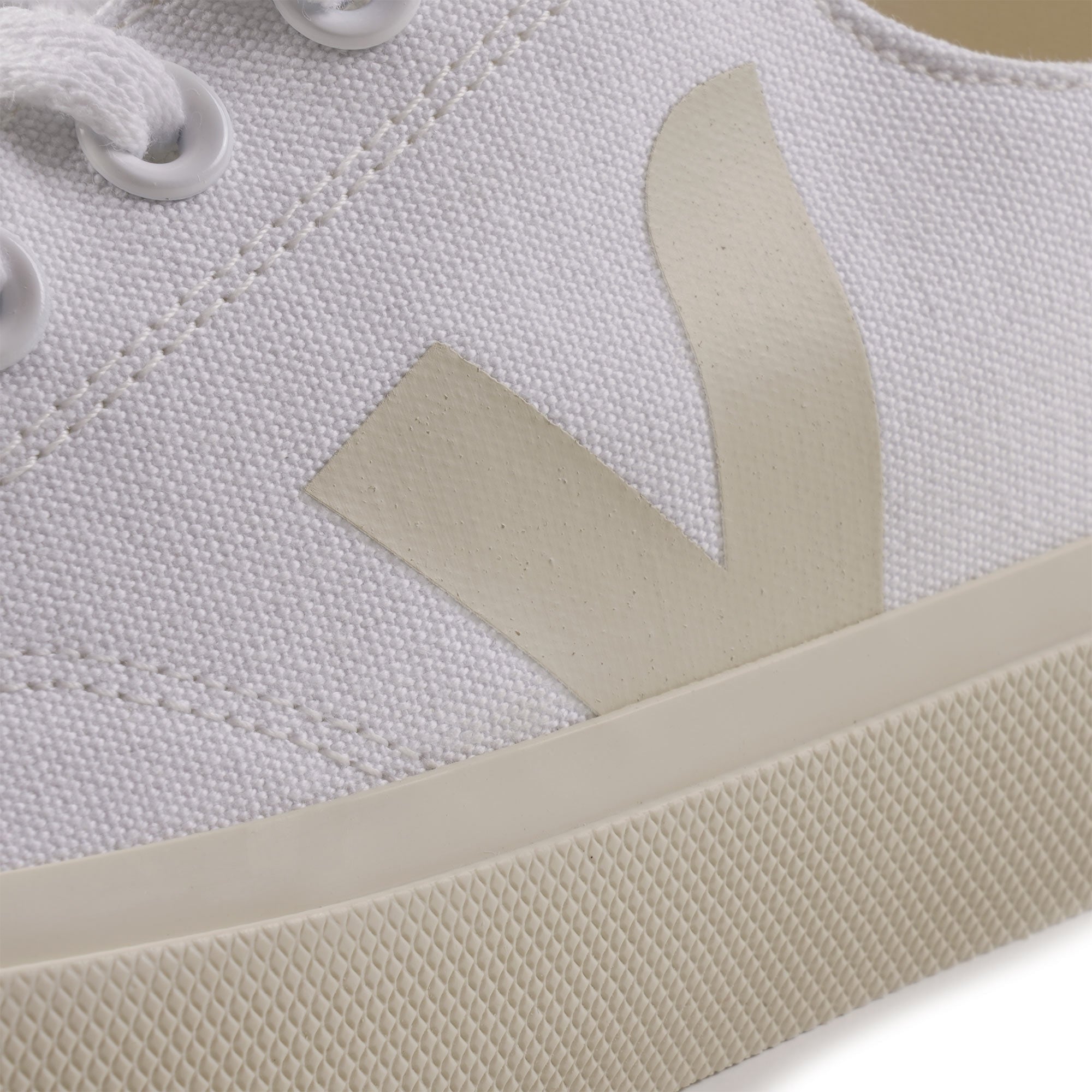 Veja Womens Wata II Low Canvas - White