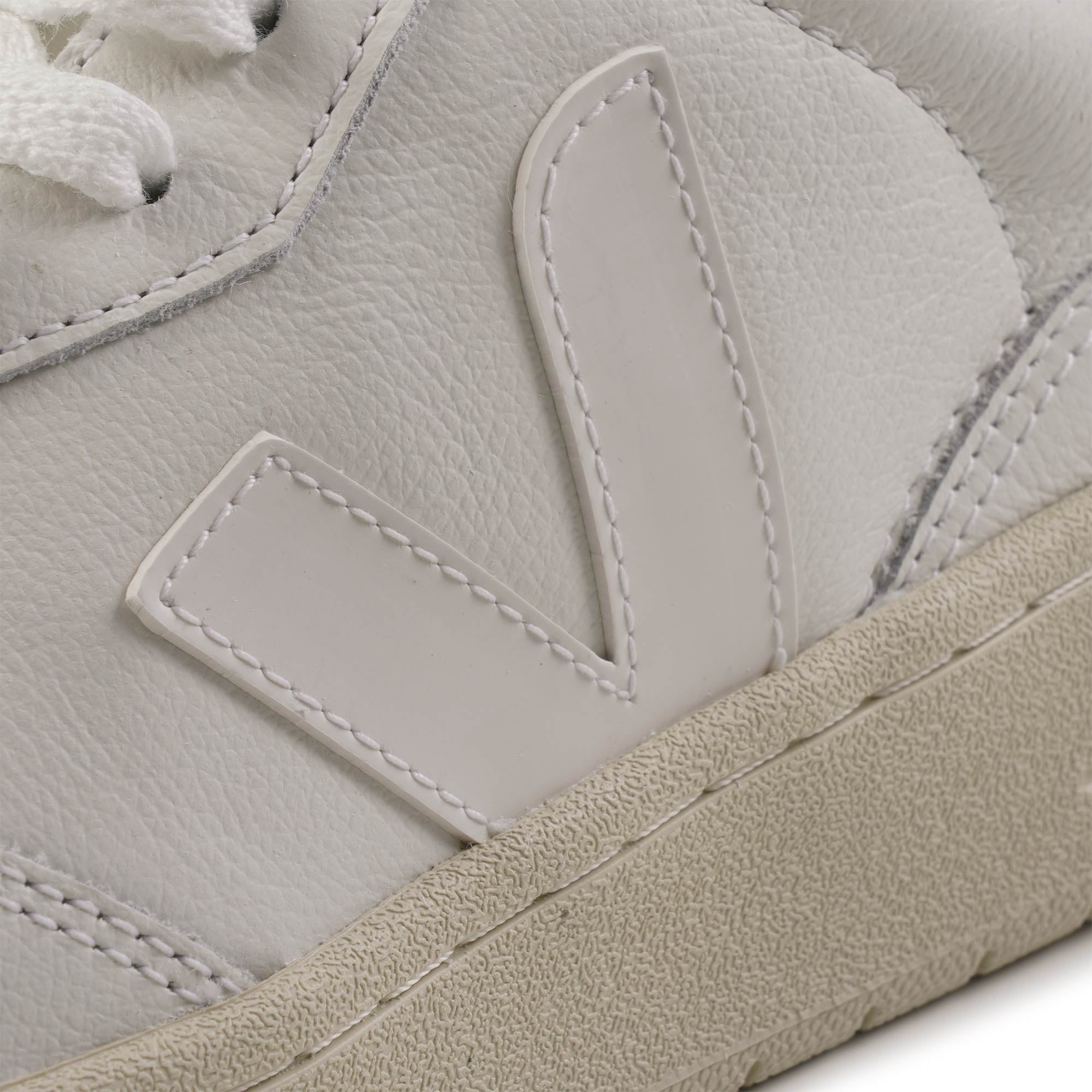 Veja Womens V-90 O.T. Leather - Extra White