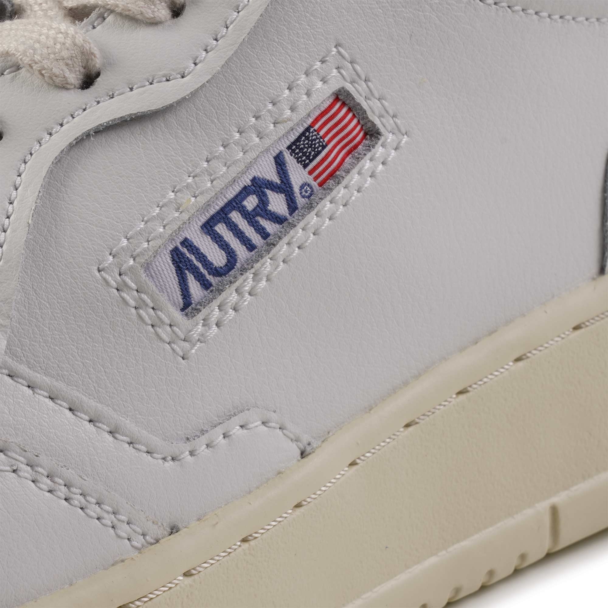 Autry Womens Medalist Low Sneakers - White