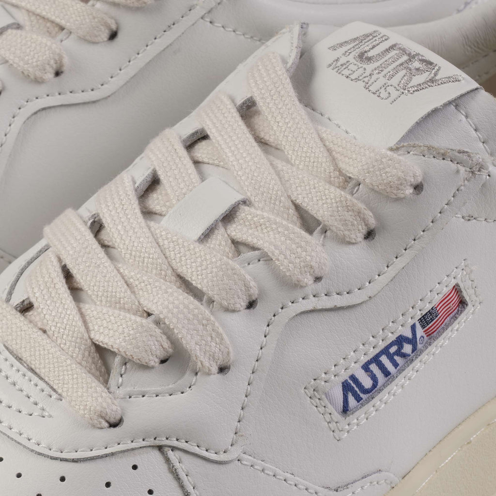 Autry Womens Medalist Low Sneaker - White and Pink