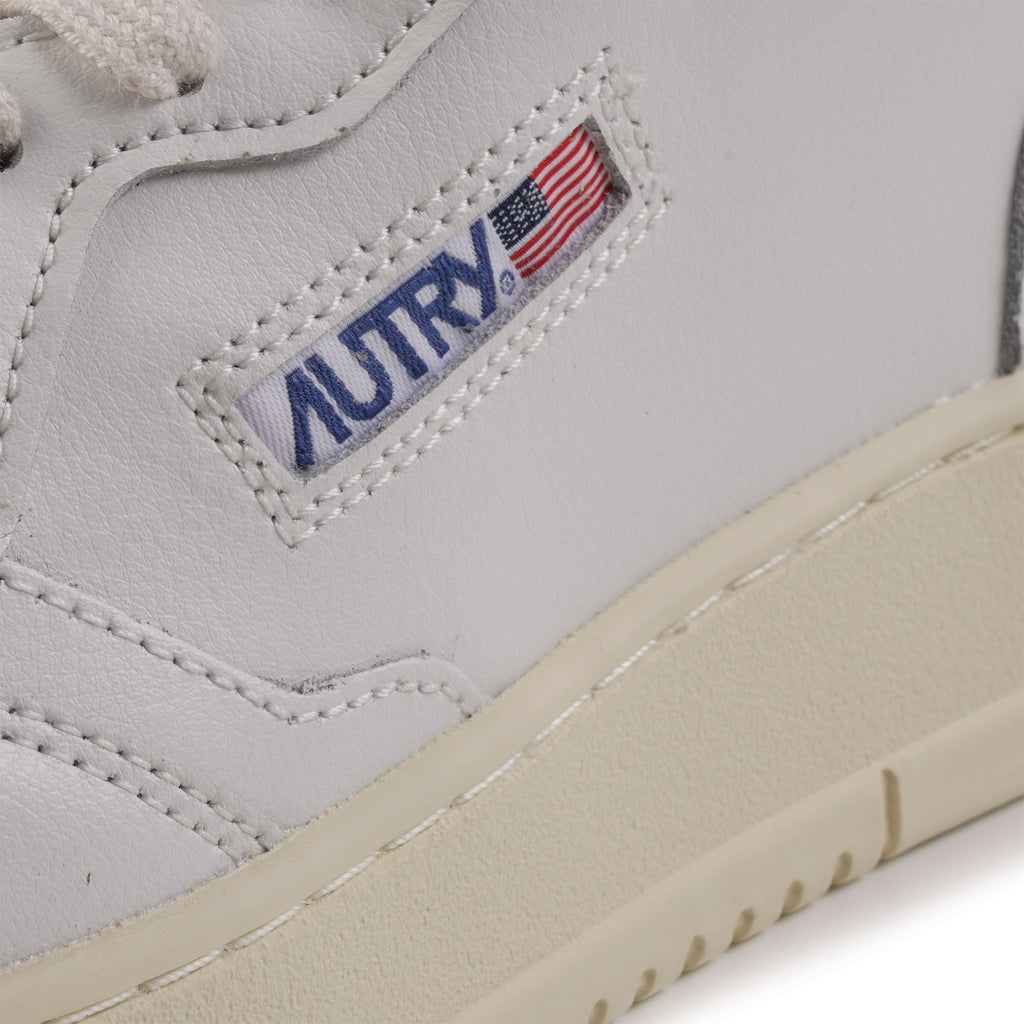 Autry Womens Medalist Low Sneaker - White and Pink