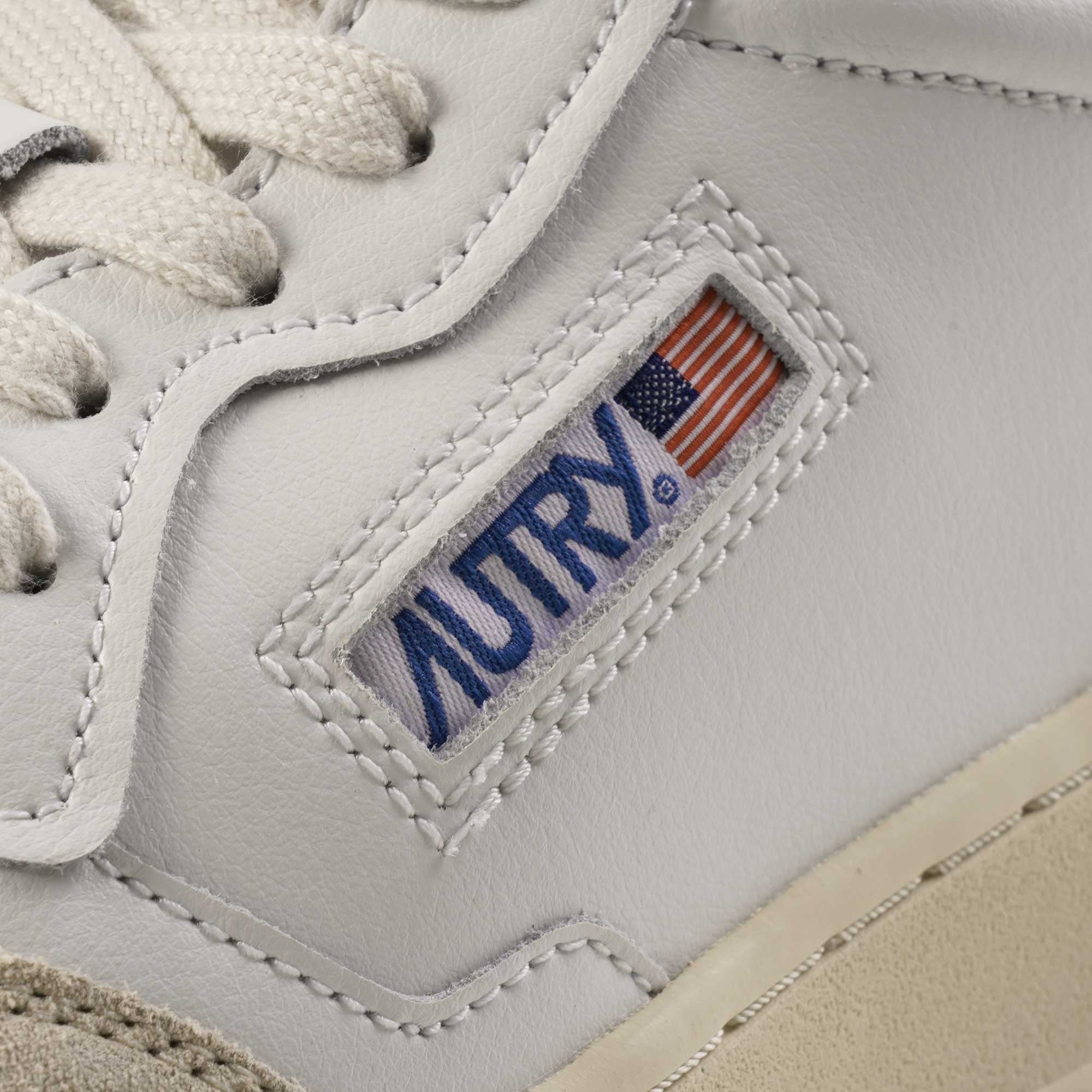 Medalist Low Sneaker - White/Navy