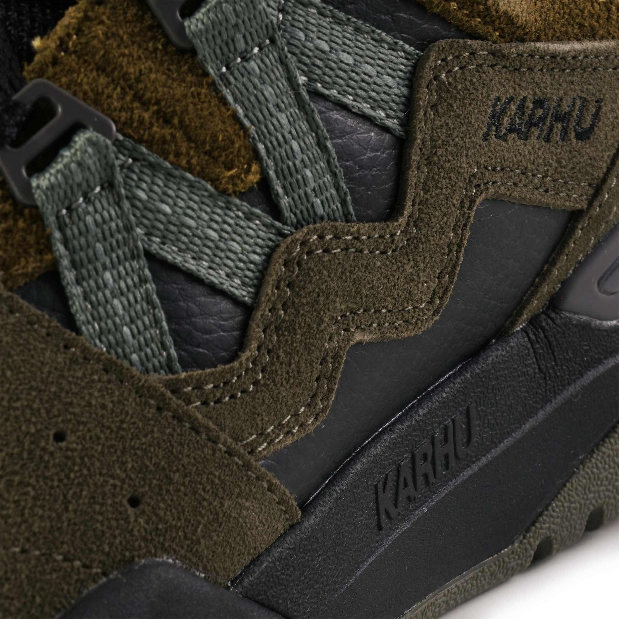 Karhu Fusion XT - Black and Laurel Wreath