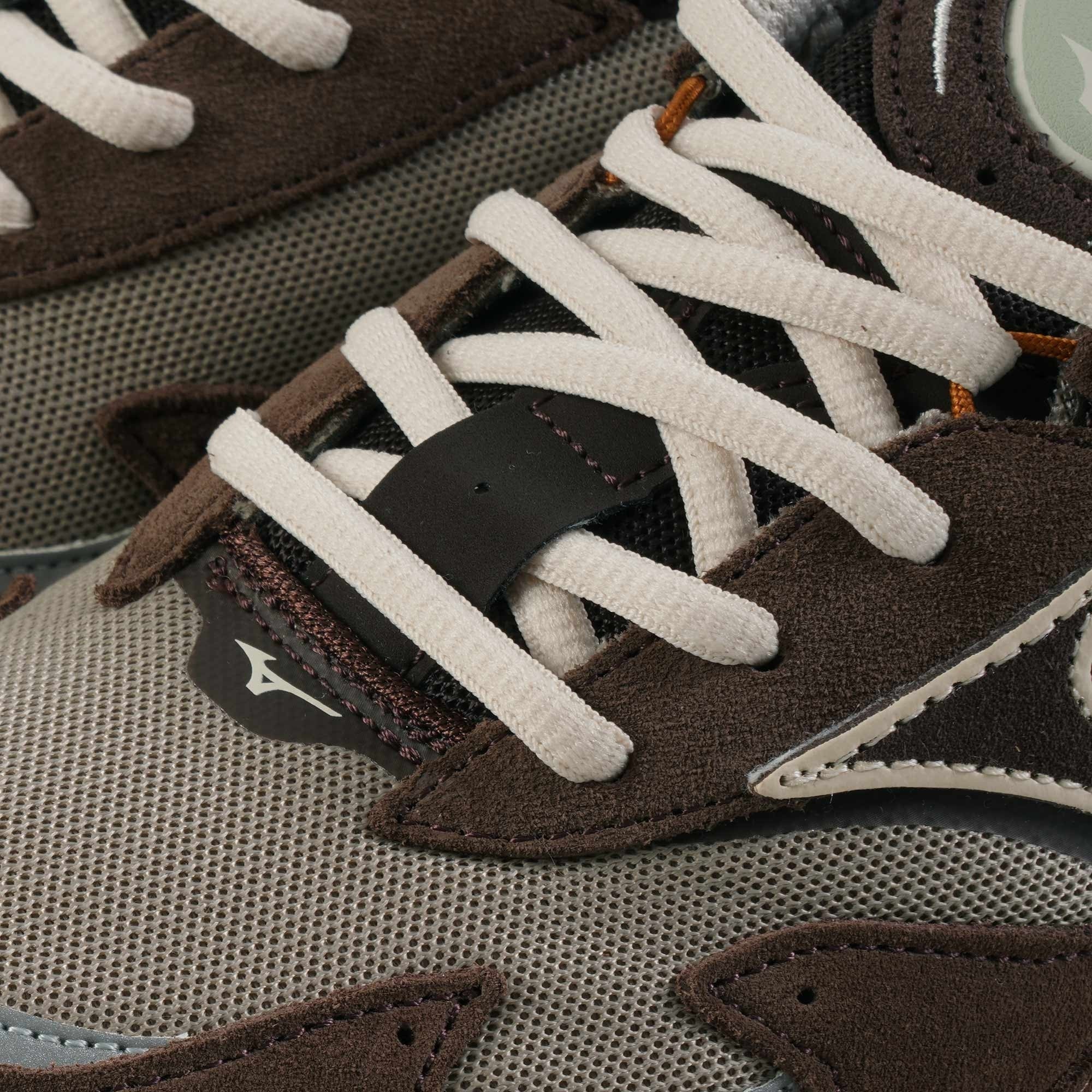Mizuno Wave Rider § - Brown