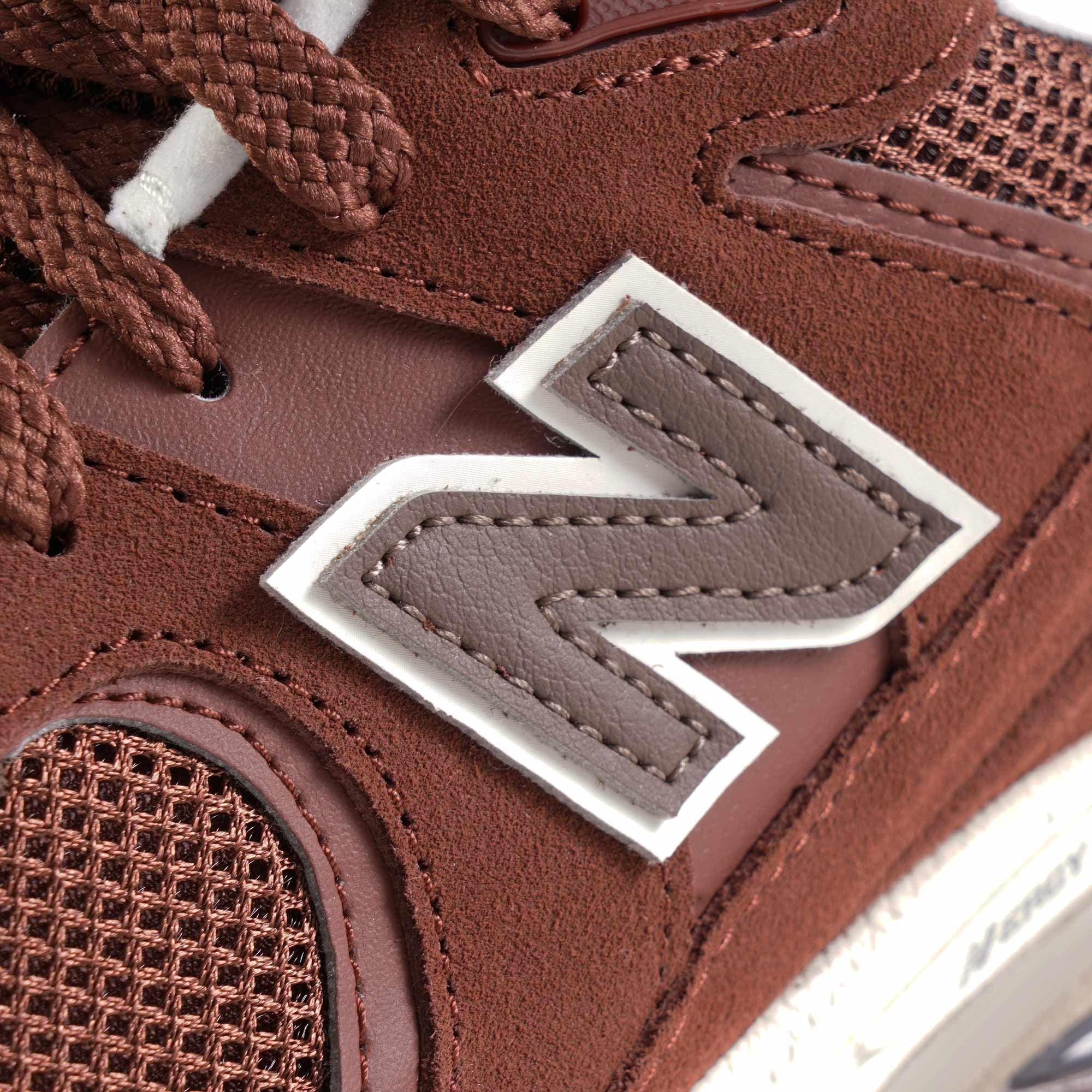 New Balance 2002R - Brown