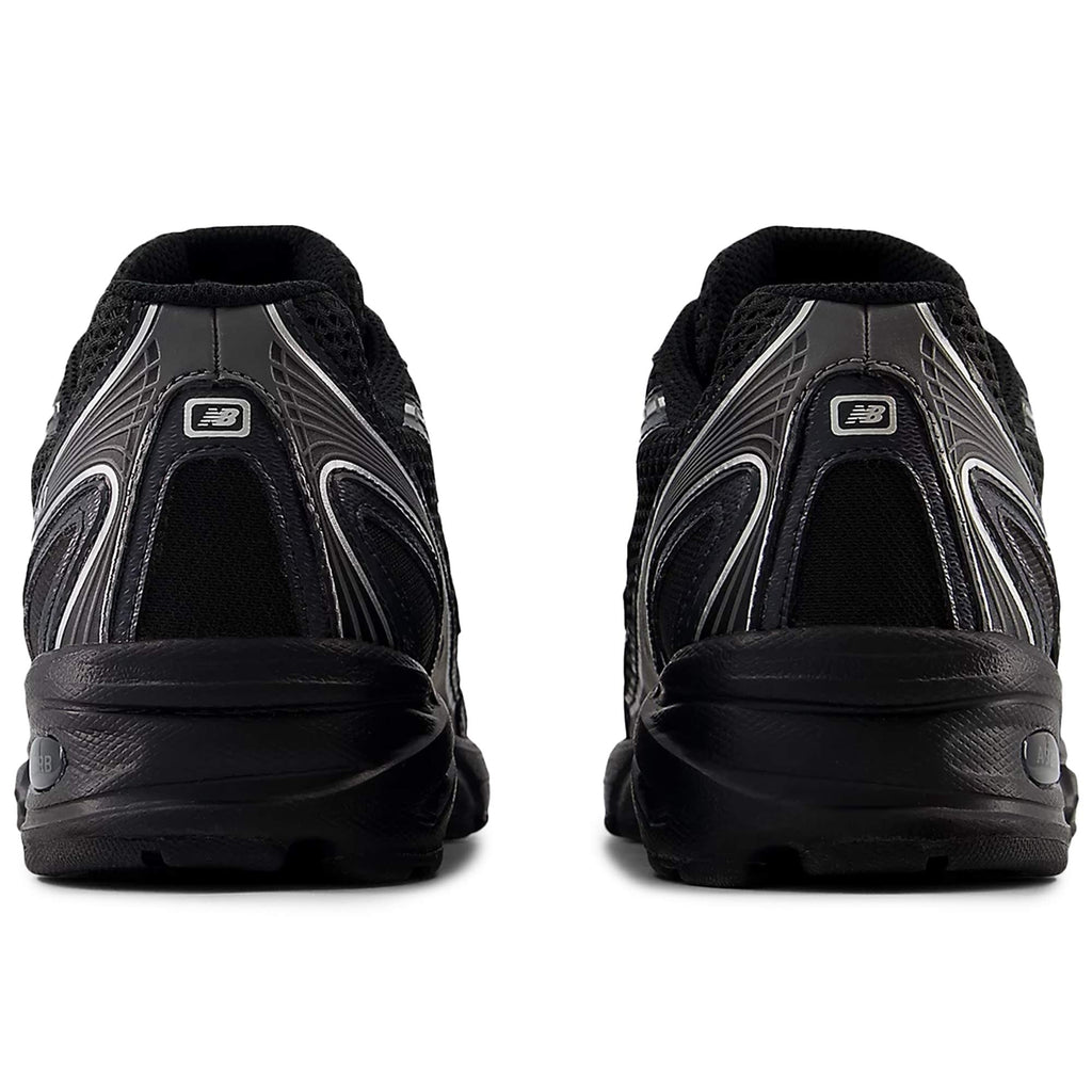 New Balance 740 - Black