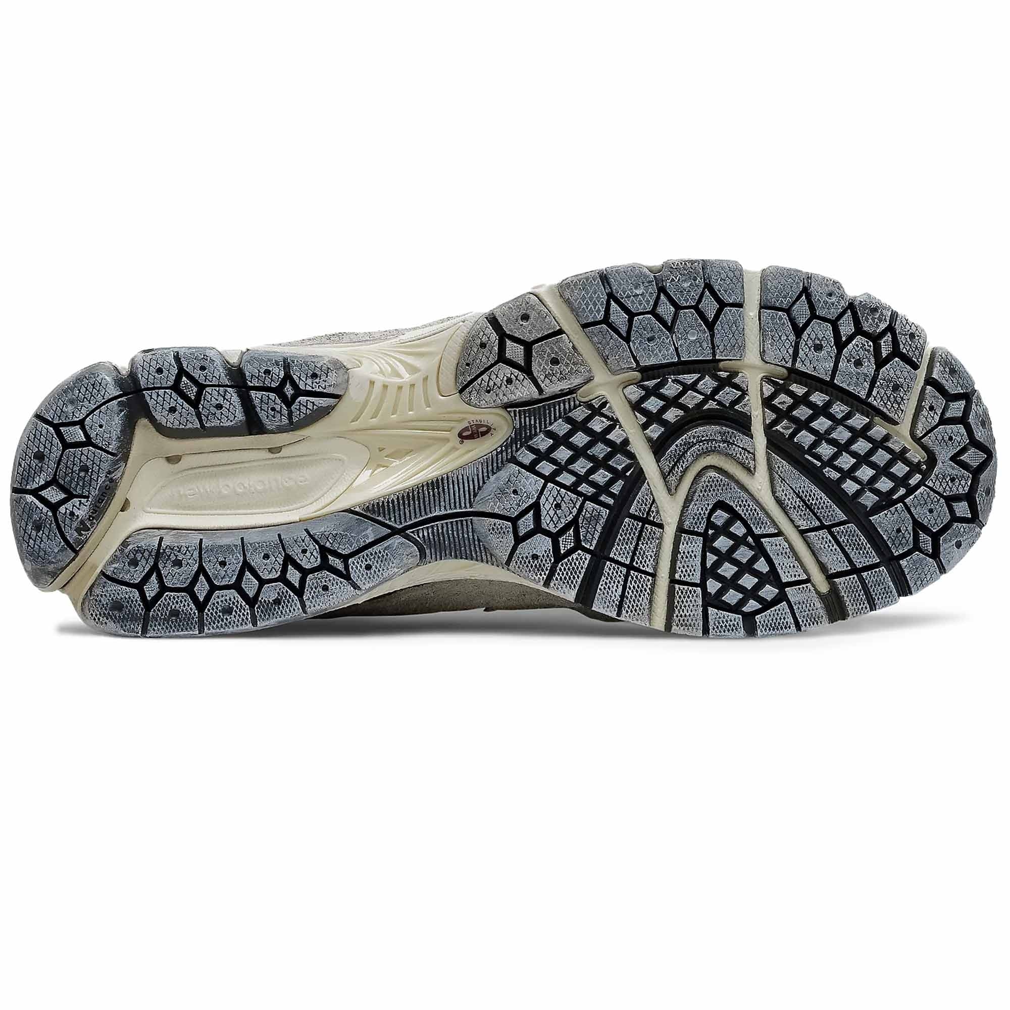 2002R Protection Pack Shoes - Grey