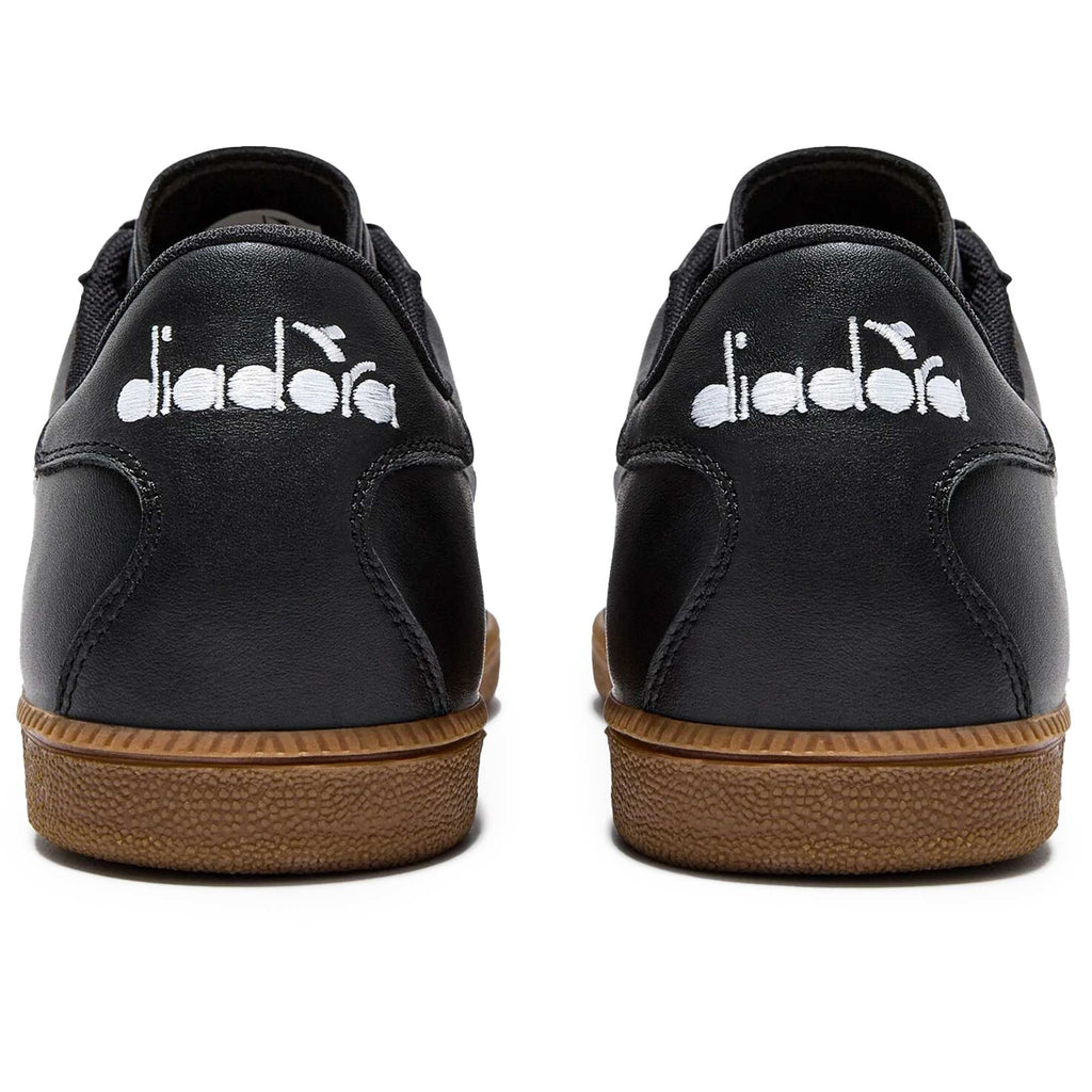 Trainer - Black and White