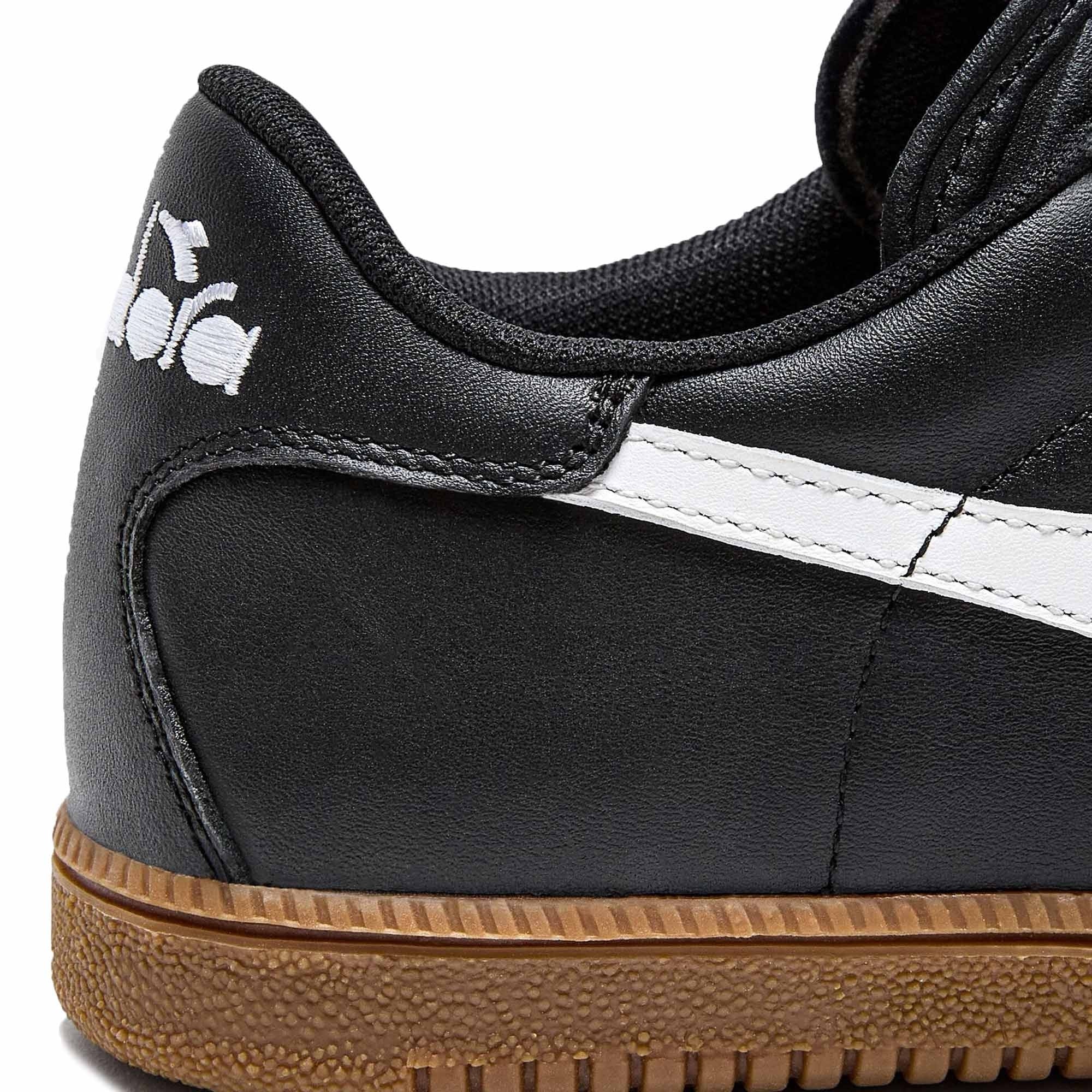 Trainer - Black and White